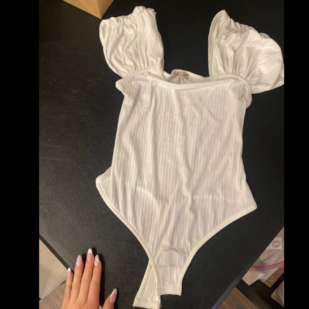 FREE PEOPLE-Small-Ribbed Ruched sleeve Body Suit